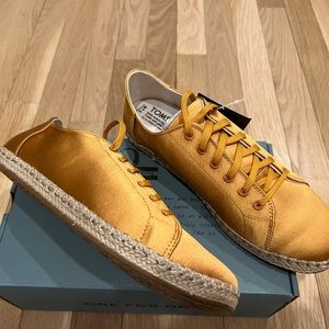 NWT Toms satin lace up sneaker espadrilles 7.5